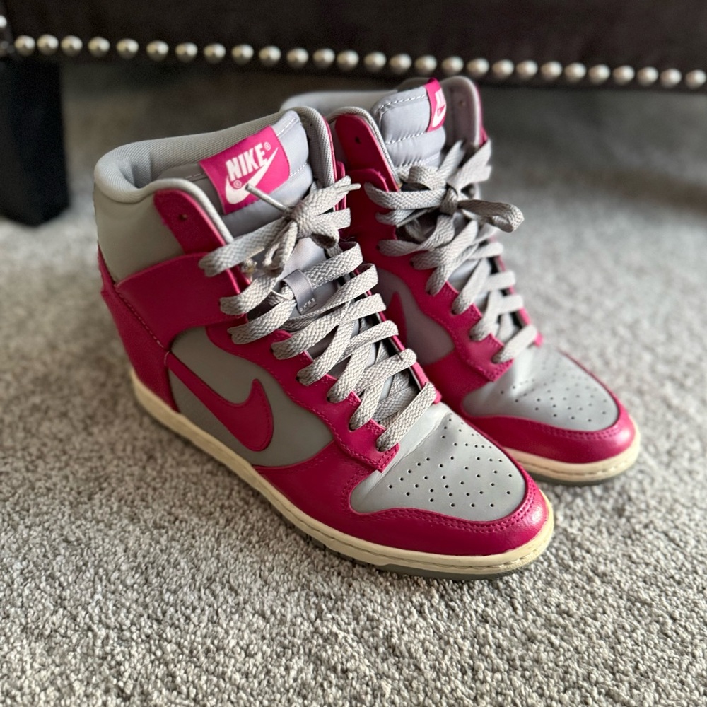 NIKE Dunk Sky Hi Med Grey /Sport Fuchsia-Sail Hidden Wedge Sneakers Sz 8.5 US